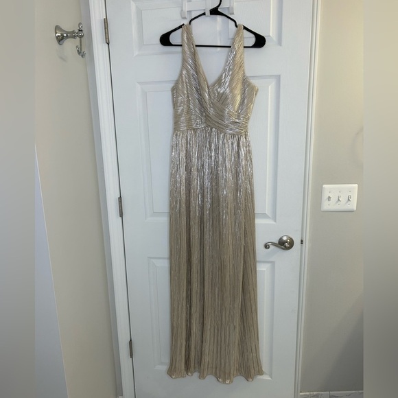 JB Boutique Women's Pleated Metallic Knit Faux Crossover Sleeveless Gown size 6 - Picture 3 of 12